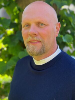 Mann med skjegg. Foto.