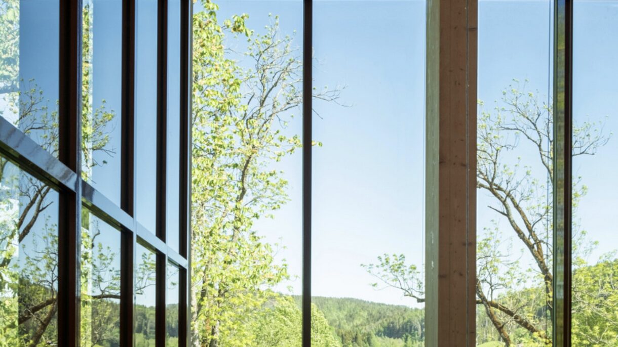 Utsikt til Semsvannet sett fra oppholdsrommet