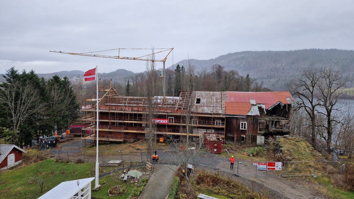 Den gamle låven før den ble revet