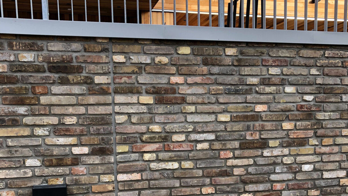 Detalj utvendig teglvegg