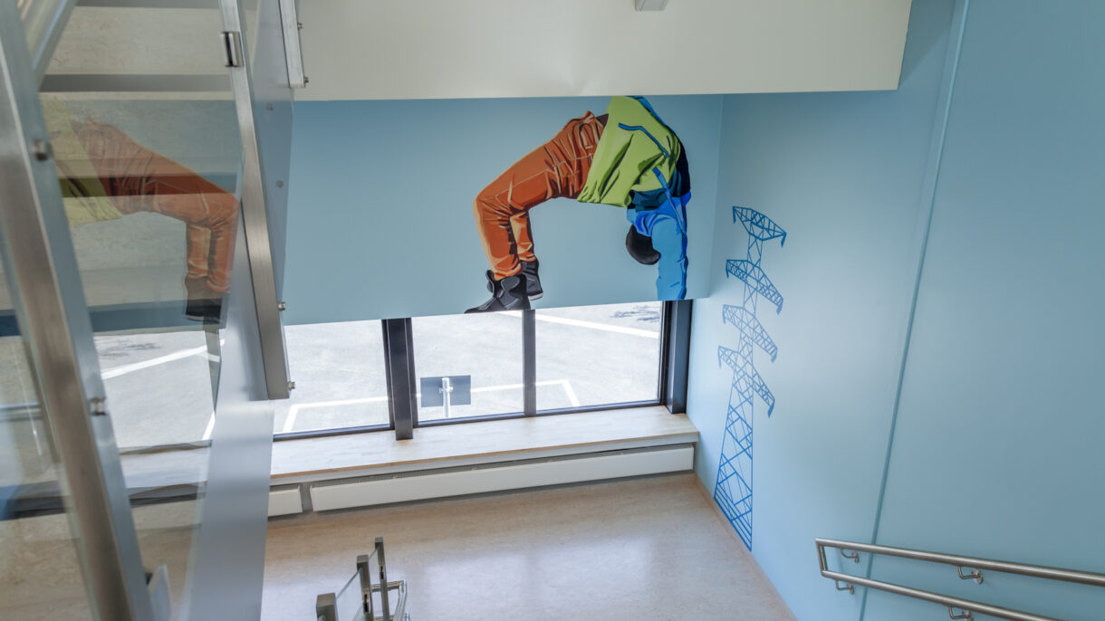 Kunstnerisk utsmykning. Veggmaleri. Trapperom. Foto