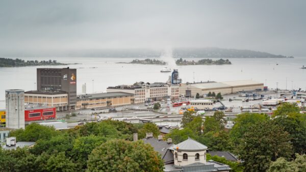 Dronebilde over havneområde. Foto.