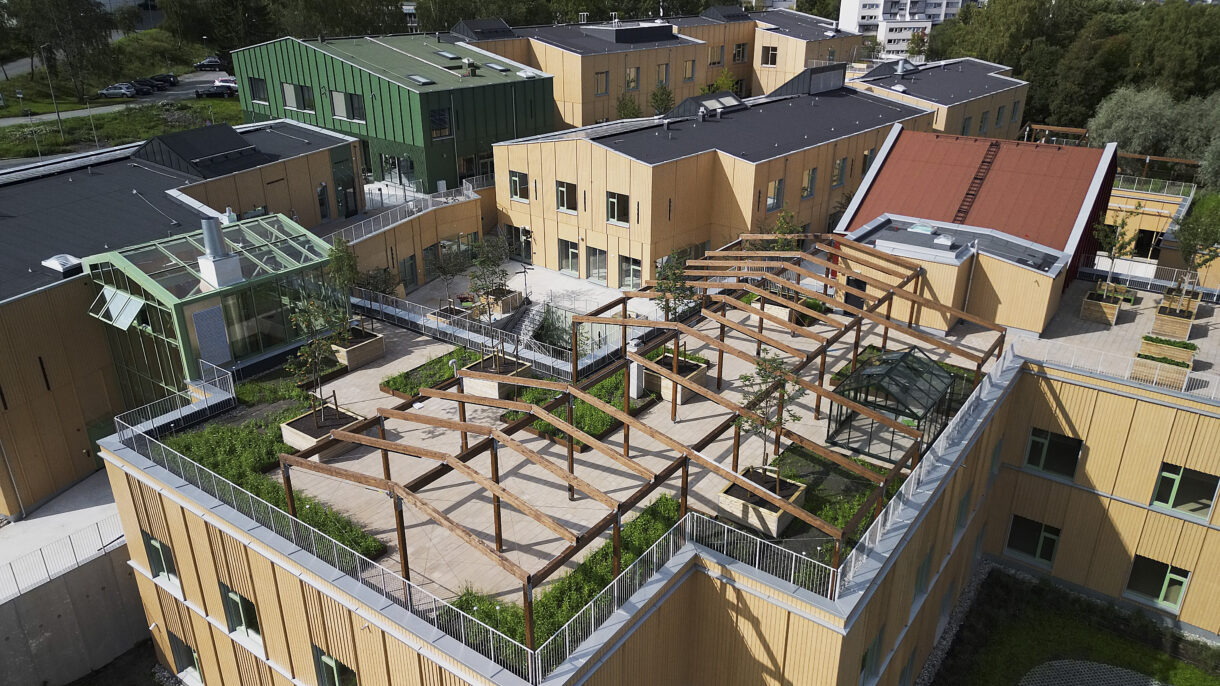 Furuset hageby. Sykehjemsbygg med hage på taket.