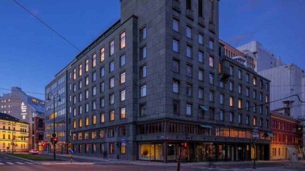 Kristian August gate 23 sett fra gaten. Foto.