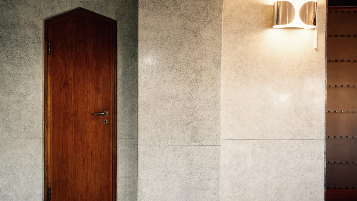 Detalj dør i interiør som er bevart.Foto.