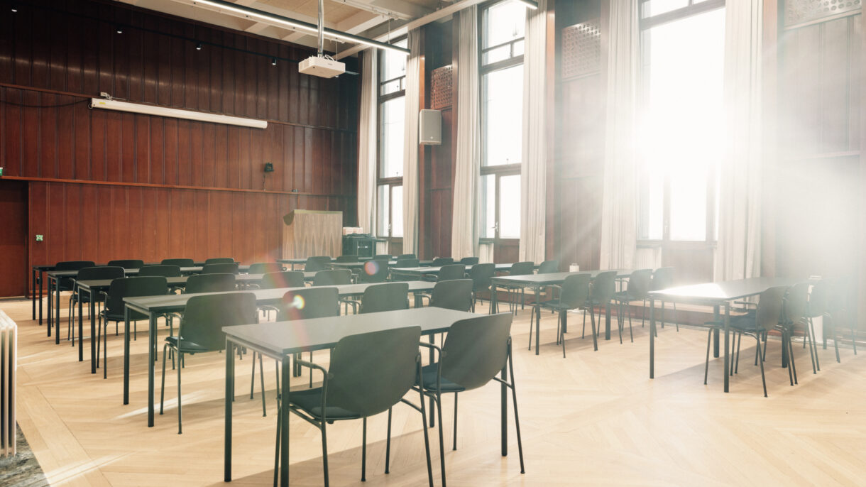 Forelesningssal med originalt interiør