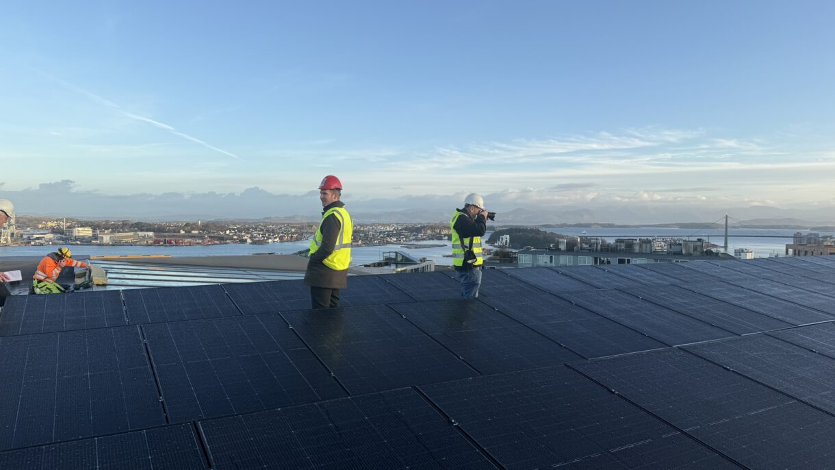 Solceller på taket. Foto.