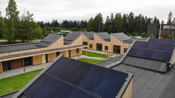 Bli med på digital visitt til nær-nullenergiboligene på Korpåsene i Asker. Foto: Energima Solel