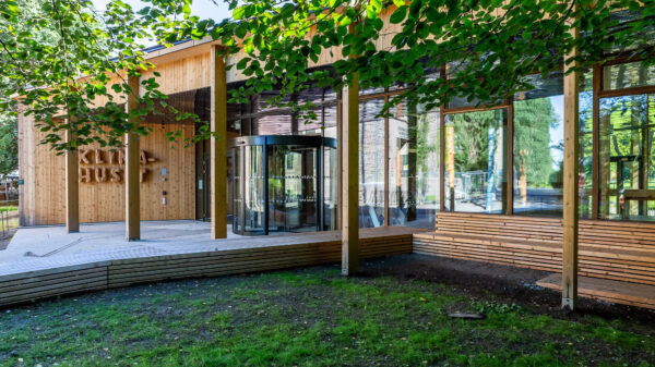 Nå har du mulighet til å høre om bygget og se utstillingen i det splitter nye Klimahuset. Foto: Tove Lauluten