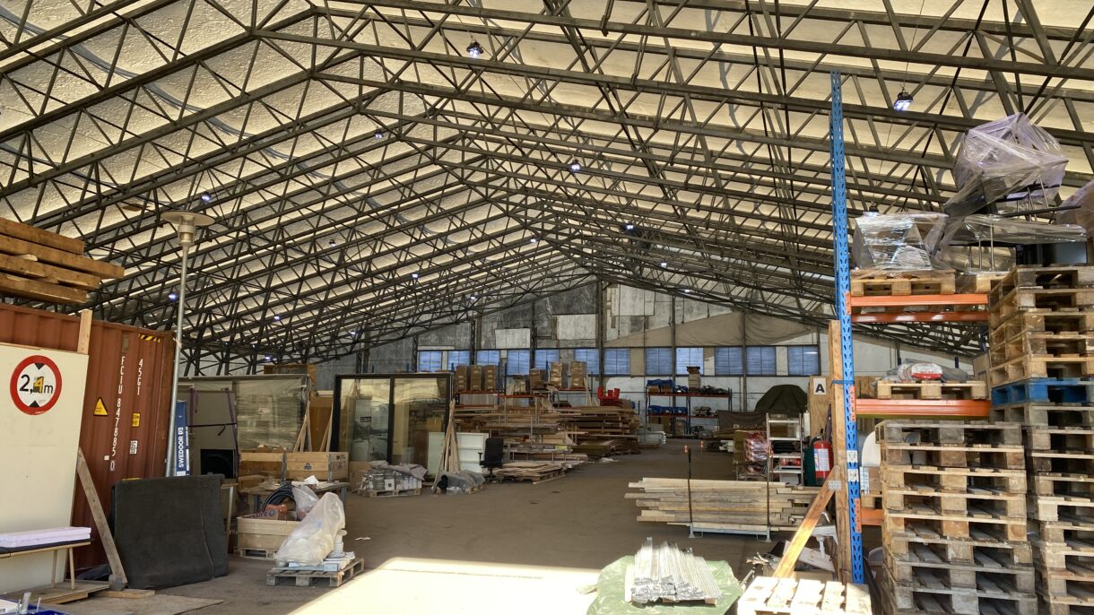 Ombyggteltet hadde offisiell åpning i mars 2023. Nå ønsker Oslo kommune å få informasjon fra markedet og eksperter, om hvilke lokasjoner, digitale løsninger og forretningsmuligheter som finnes for videre drift av en eller flere ombrukssentraler i eller i nærheten av Oslo. Foto: Plan- og bygningsetaten