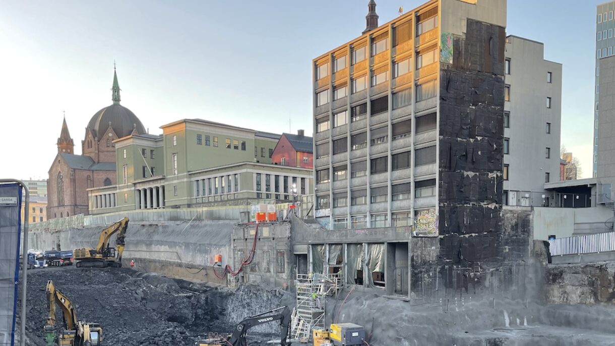 På kanten der Ring 1 en gang gikk, balanserer Grubbegata 14 nå på kanten av «stupet». Foto: Magna Prosjekt