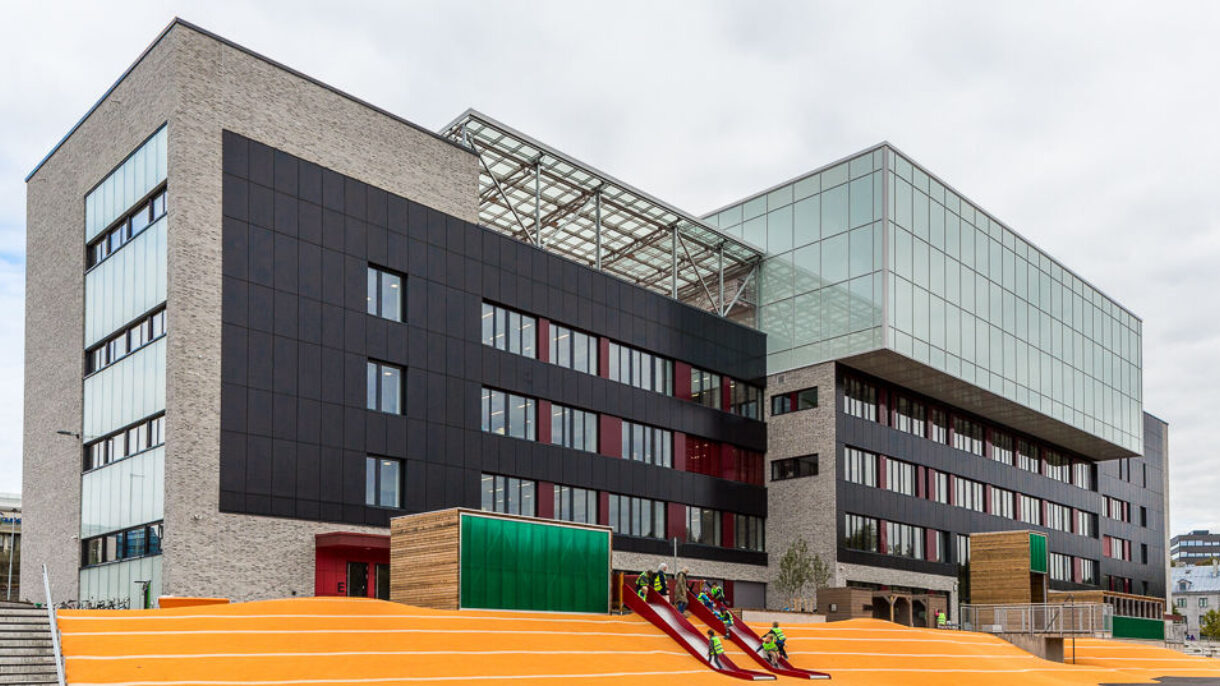 Enova vil at flere skal gjøre som FutureBuilt-prosjektet Brynseng skole og ta innovative løsninger i bruk. Brynseng i Oslo er trolig Norges mest miljøvennlige skole. Foto: Tove Lauluten