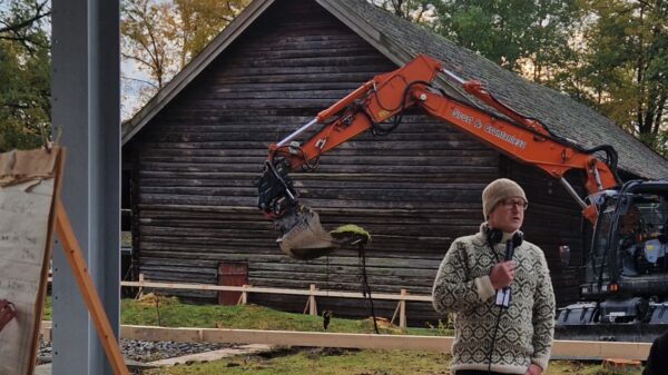 Mandag markerte Norsk Folkemuseum at byggearbeidene på TradLab TRE er i gang. Her Terje Planke, førstekonservator ved Norsk Folkemuseum. Foto: FutureBuilt