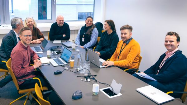 Planlegging av FutureBuilt-aktiviteter i Bergen er i full gang! Fra venstre: Odin Søgnen (Klimaetaten), Tarje Wanvik (Plan- og bygningsetaten), Maria Molden (Byarkitekten), Tordur Bryngeirsson (FutureBuilt/Byarkitekten), Tina Larsen (Byarkitekten), Mette Torslett (Byantikvaren), Andreas Tveit (Plan- og bygningetaten) og Ole Petter Løtvedt (Plan- og bygningsetaten). Foto: Maja Vedå