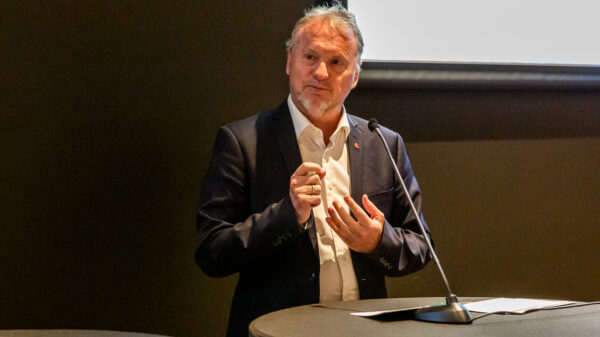 Byrådsleder Raymond Johansen åpnet toppledersamlingen som FutureBuilt og Oslo kommune arrangerte i Oslo rådhus. Foto: Tove Lauluten