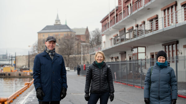 Havnedirektør Ingvar M. Mathisen, eiendomsdirektør Åsa Nes  og fungerende daglig leder i FutureBuilt, Pia Bodahl. Foto: Oslo Havn/Hans Kristian Riise