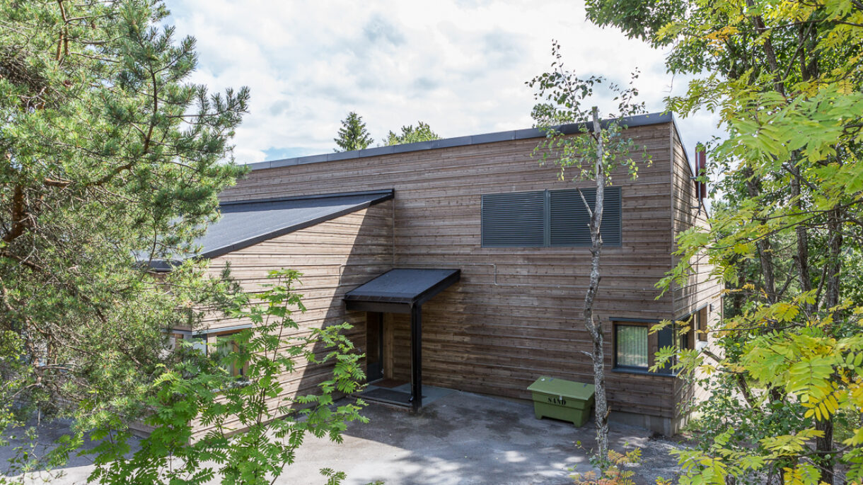 Stasjonsfjellet skole Fasader med trekledning Foto Tove Lauluten