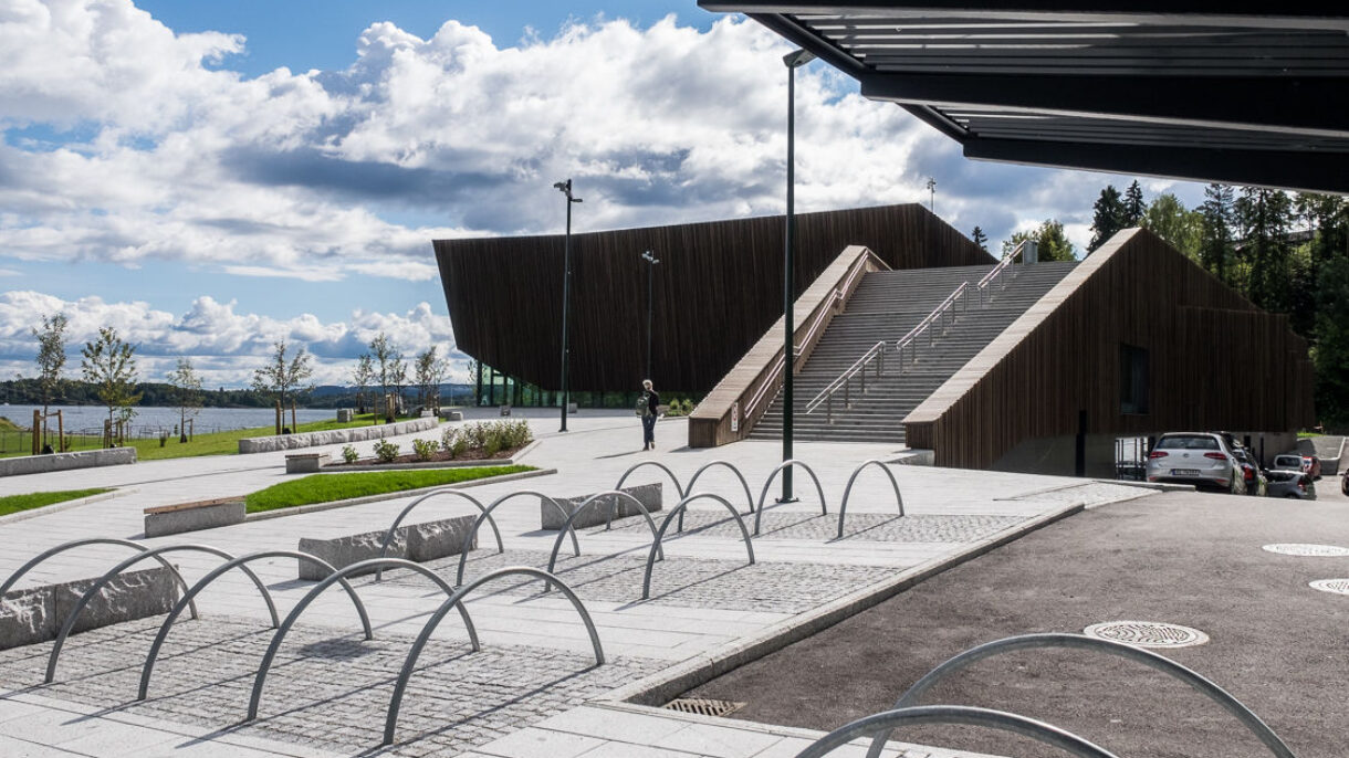 Holmen svømmehall - sykkelparkering Foto Tove Lauluten