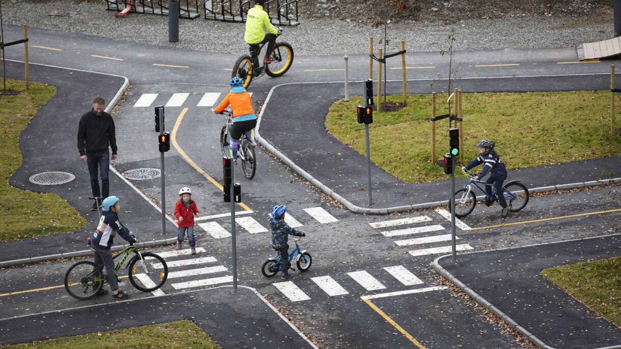 Sykkellek - vegkryss Foto Sverre Chr. Jarild