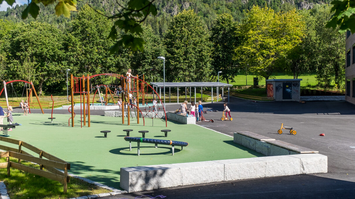 T Lauluten DSF4142 72dpi WEB