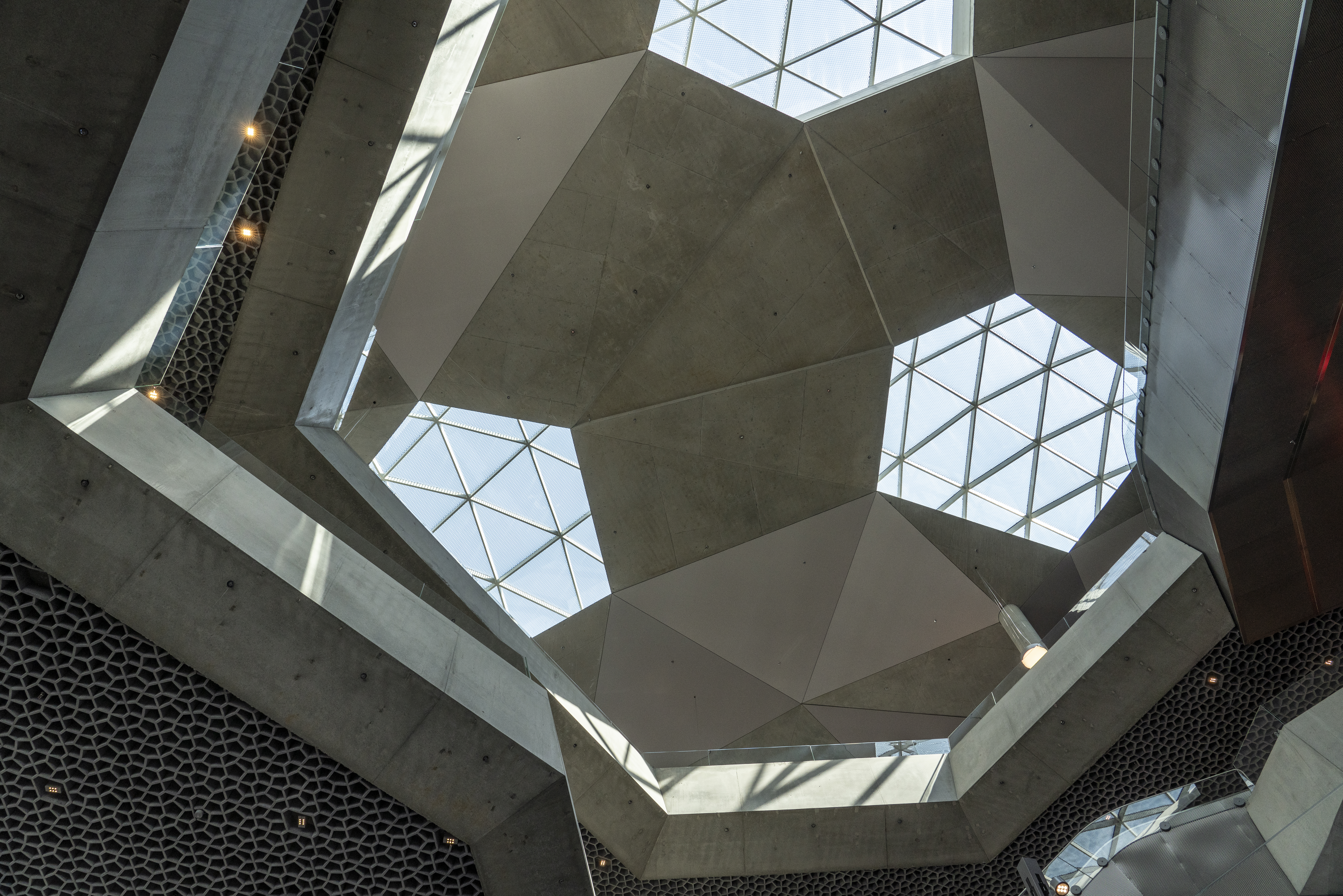 Tak. VInduer. Betong.