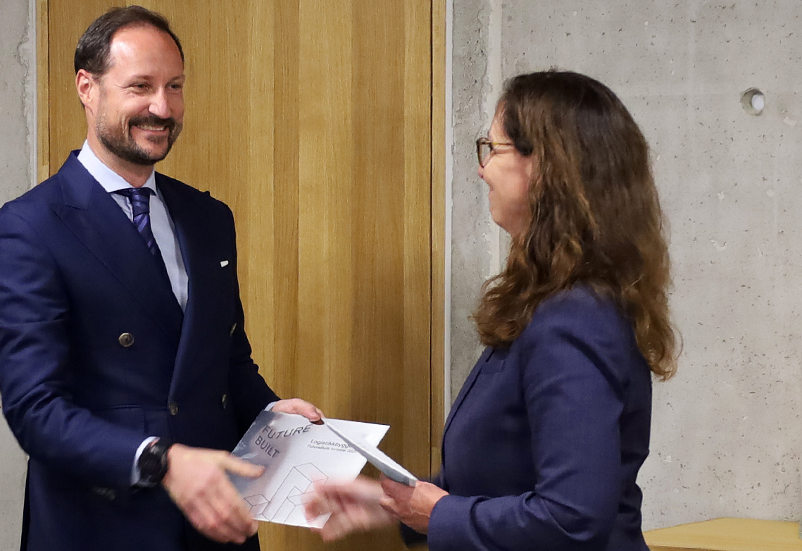 Logistikkbygget plakettoverrekkelse