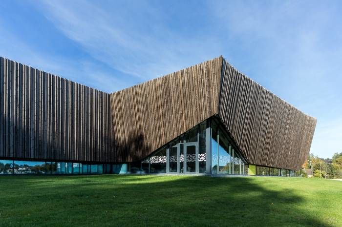 19. oktober kan du høre om Holmen svømmehall i Asker på Det Norske Byggemøte. Foto: Tove Lauluten