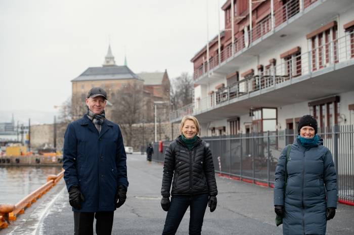 Havnedirektør Ingvar M. Mathisen, eiendomsdirektør Åsa Nes  og fungerende daglig leder i FutureBuilt, Pia Bodahl. Foto: Oslo Havn/Hans Kristian Riise