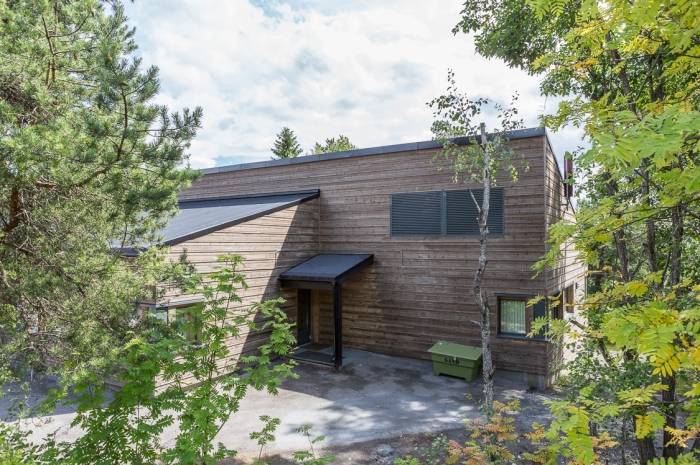 Stasjonsfjellet skole Fasader med trekledning Foto Tove Lauluten
