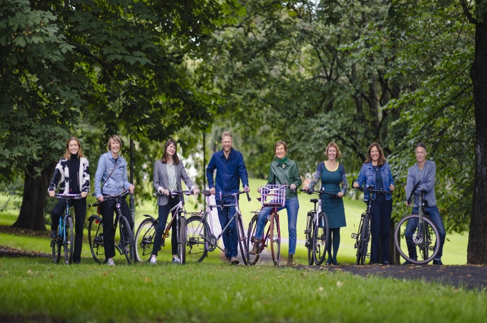 Nora, Guro, Käthe, Erlend, Birgit, Pia, Reidun og Stein i FutureBuilt. Foto: Geir Anders Rybakken Ørslien