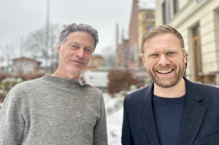 Stein Stoknes går fra stillingen som faglig leder til strategisk rådgiver i FutureBuilt, og Erlend Seilskjær overtar stafettpinnen. Foto: FutureBuilt