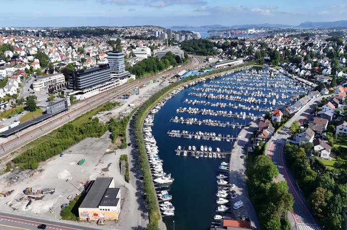Gjenbruk av byggematerialer, en sosial planteskole og revitalisering av grøntområdet ved Hillevågsvatnet er noen av grepene som skal bidra til at Paradis blir et forbilde for framtidens nabolagsbygging. Foto: Stavanger kommune